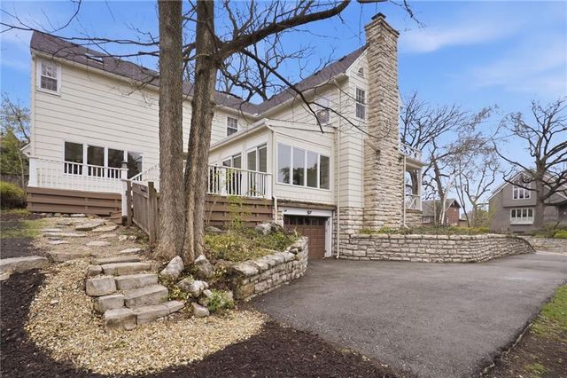 425 W 49th Terrace, Kansas City, MO 64112