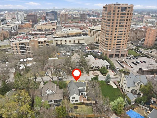 425 W 49th Terrace, Kansas City, MO 64112