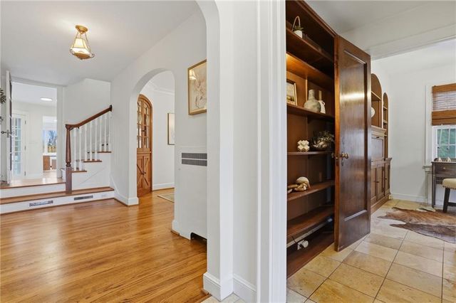 425 W 49th Terrace, Kansas City, MO 64112