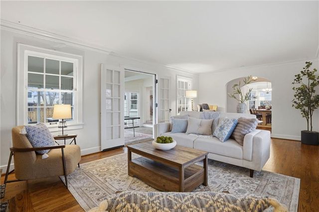 425 W 49th Terrace, Kansas City, MO 64112