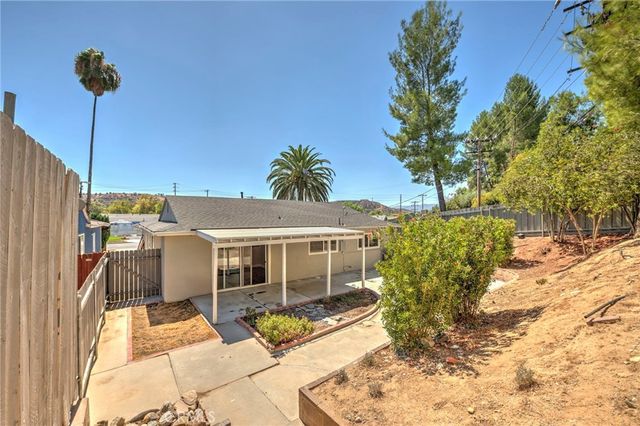 22123 Alamogordo Road, Saugus, CA 91350