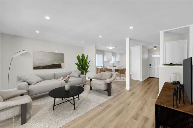 22123 Alamogordo Road, Saugus, CA 91350