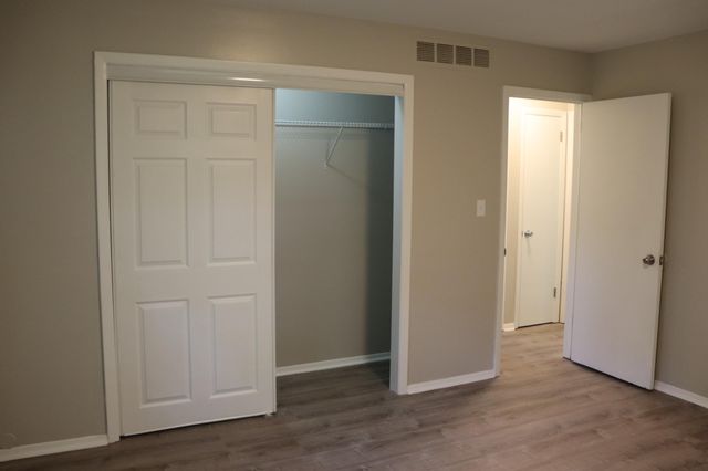 10005 Merrillville Road, Crown Point, IN 46307