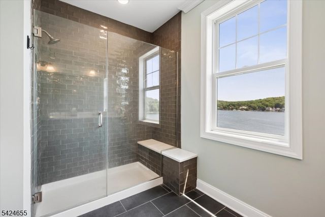 401 Mariners Pointe, Hopatcong Boro, NJ 07843