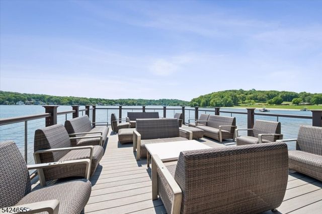 401 Mariners Pointe, Hopatcong Boro, NJ 07843