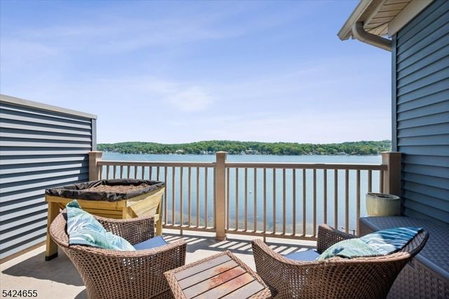 401 Mariners Pointe, Hopatcong Boro, NJ 07843