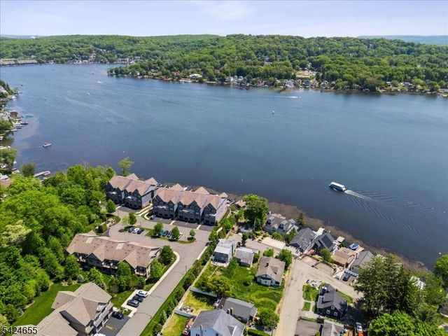 401 Mariners Pointe, Hopatcong Boro, NJ 07843