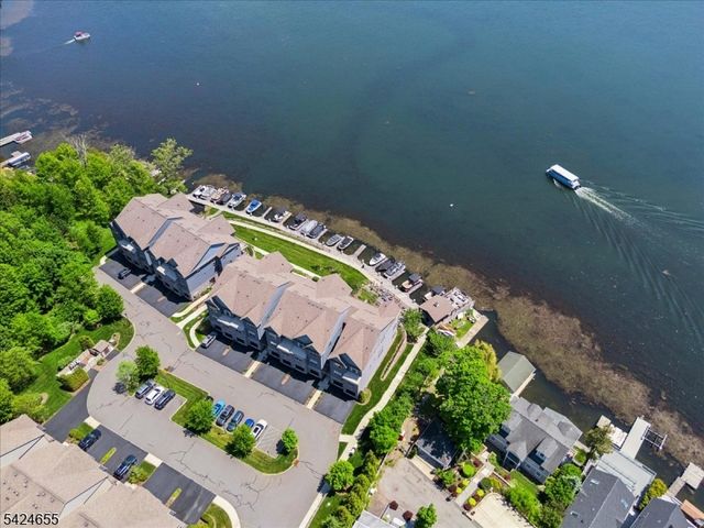 401 Mariners Pointe, Hopatcong Boro, NJ 07843