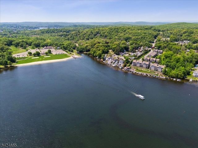 401 Mariners Pointe, Hopatcong Boro, NJ 07843
