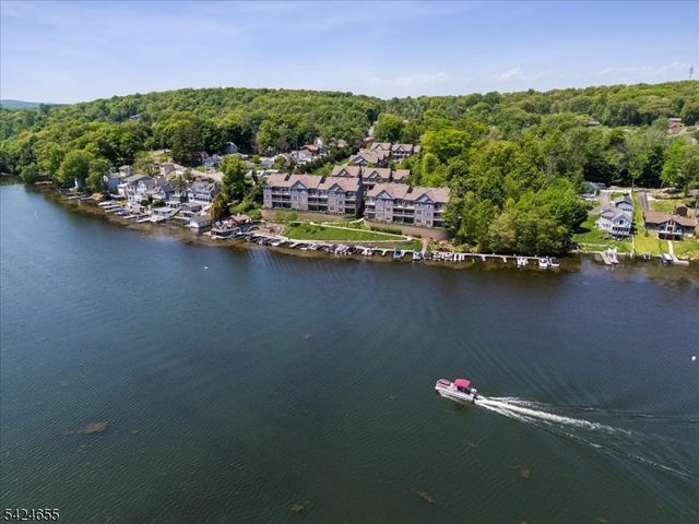 401 Mariners Pointe, Hopatcong Boro, NJ 07843
