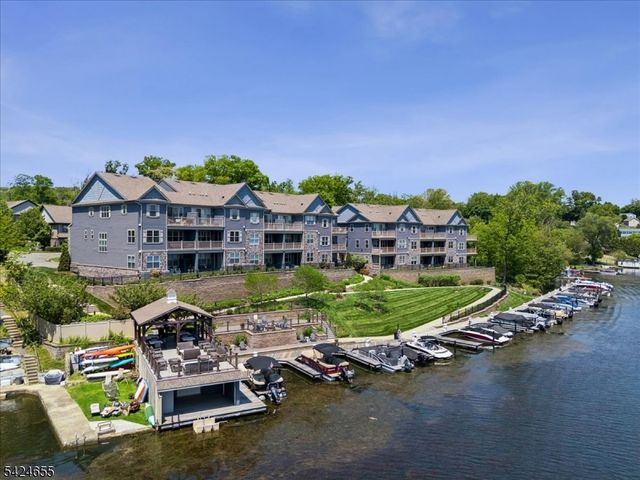 401 Mariners Pointe, Hopatcong Boro, NJ 07843