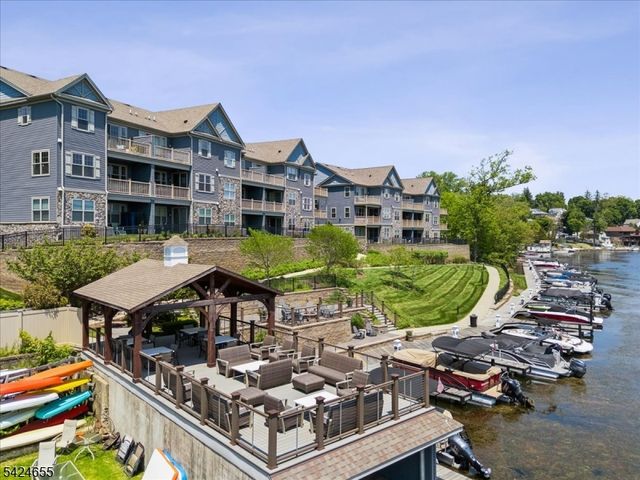 401 Mariners Pointe, Hopatcong Boro, NJ 07843