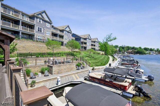 401 Mariners Pointe, Hopatcong Boro, NJ 07843
