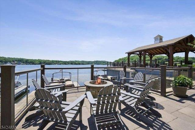 401 Mariners Pointe, Hopatcong Boro, NJ 07843