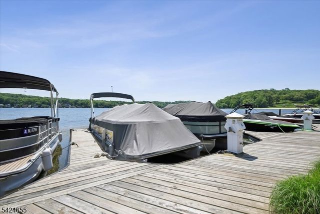 401 Mariners Pointe, Hopatcong Boro, NJ 07843