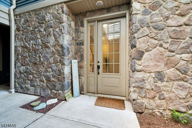 401 Mariners Pointe, Hopatcong Boro, NJ 07843