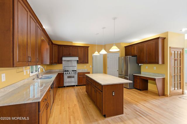 5 Ivy Court, Millstone, NJ 08535