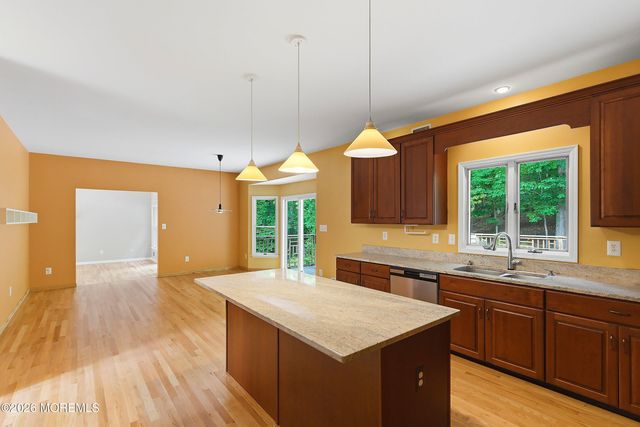 5 Ivy Court, Millstone, NJ 08535