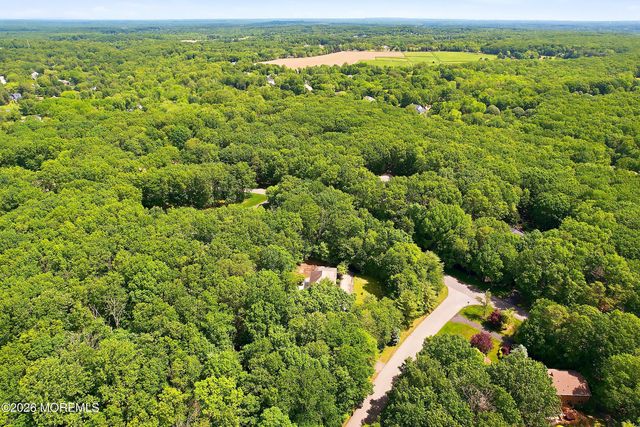 5 Ivy Court, Millstone, NJ 08535