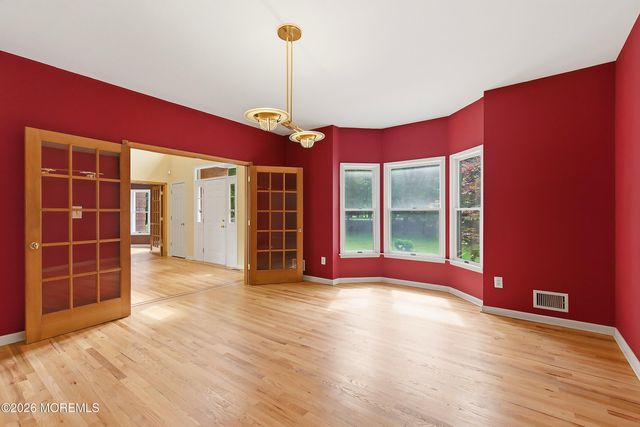 5 Ivy Court, Millstone, NJ 08535