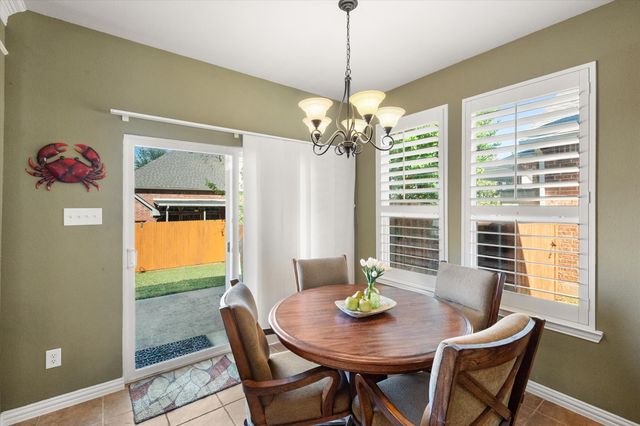 2415 Mesa Glen Drive, Arlington, TX 76001