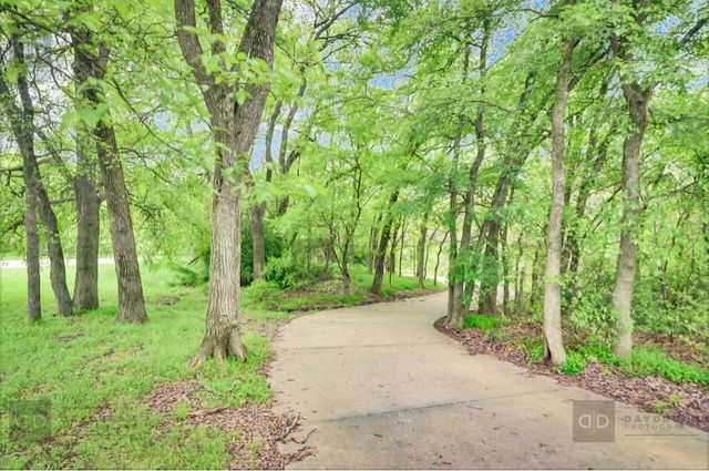 2415 Mesa Glen Drive, Arlington, TX 76001