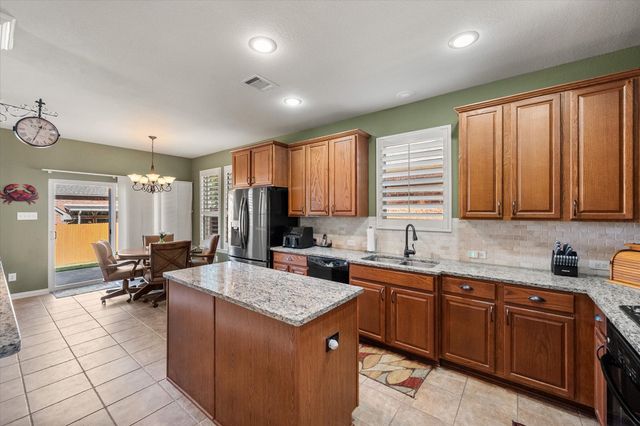 2415 Mesa Glen Drive, Arlington, TX 76001