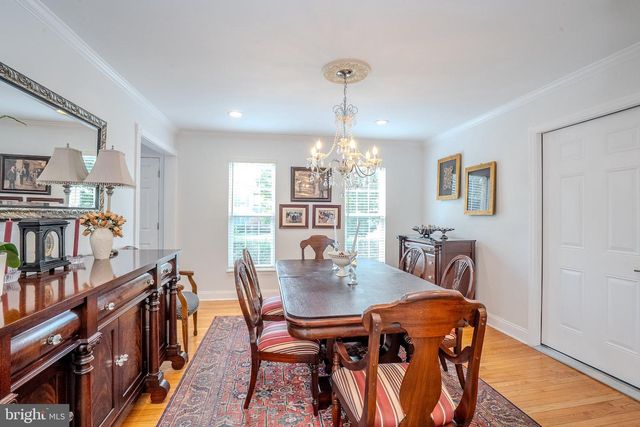 6 FOUNTAIN DR, Somerset, NJ 08873