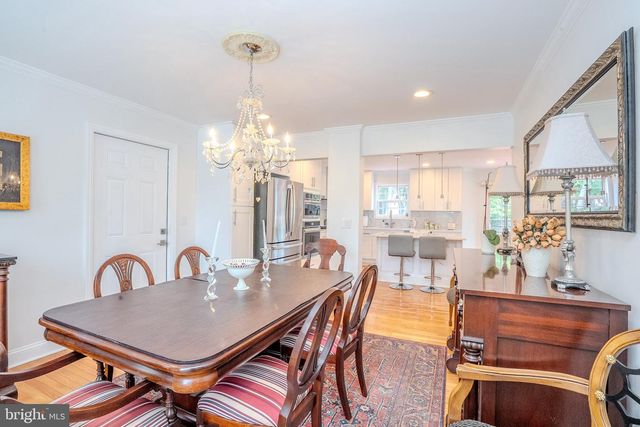 6 FOUNTAIN DR, Somerset, NJ 08873