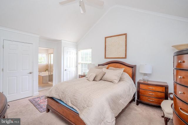 6 FOUNTAIN DR, Somerset, NJ 08873