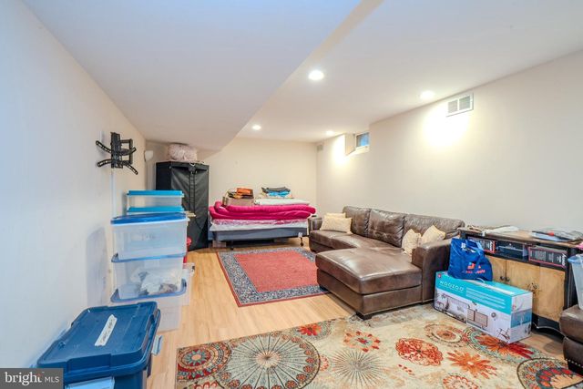 6 FOUNTAIN DR, Somerset, NJ 08873
