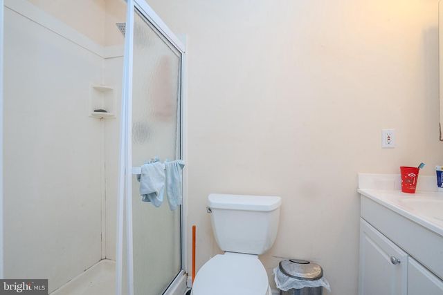6 FOUNTAIN DR, Somerset, NJ 08873
