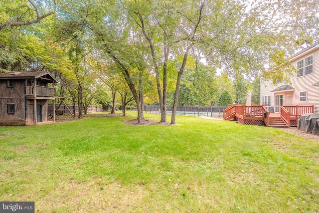 6 FOUNTAIN DR, Somerset, NJ 08873
