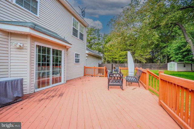 6 FOUNTAIN DR, Somerset, NJ 08873