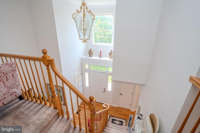 6 FOUNTAIN DR, Somerset, NJ 08873