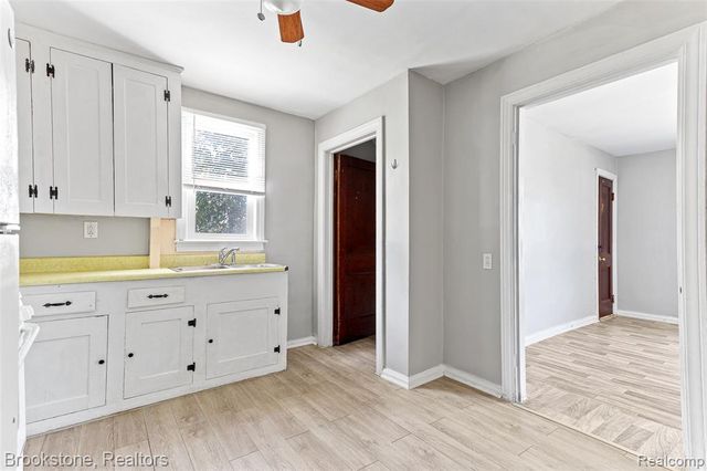 1940 Pearl Avenue, Warren, MI 48091