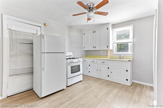 1940 Pearl Avenue, Warren, MI 48091