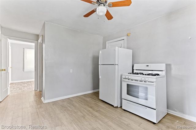 1940 Pearl Avenue, Warren, MI 48091