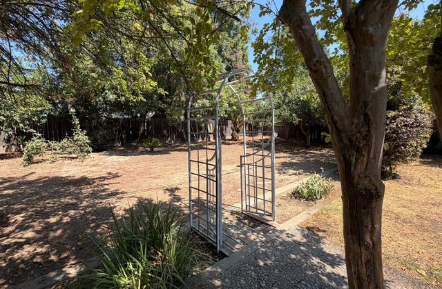 3341 E Pontiac Way, Fresno, CA 93726