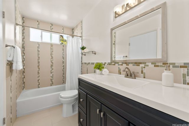 7141 Kukii Street, Honolulu, HI 96825