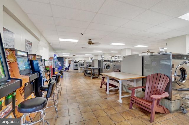 1638 E MARKET ST, York, PA 17403