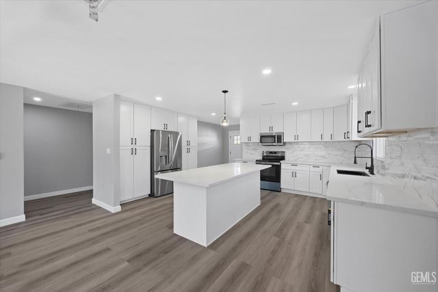 2829 Alta Sierra Avenue, Lake Isabella, CA 93240