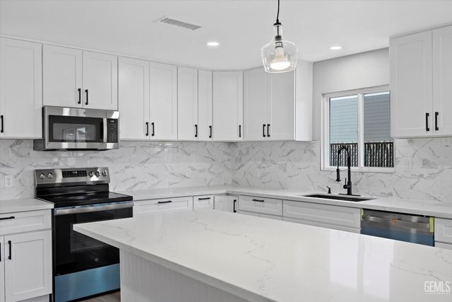 2829 Alta Sierra Avenue, Lake Isabella, CA 93240