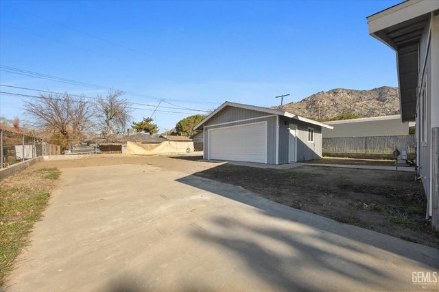 2829 Alta Sierra Avenue, Lake Isabella, CA 93240