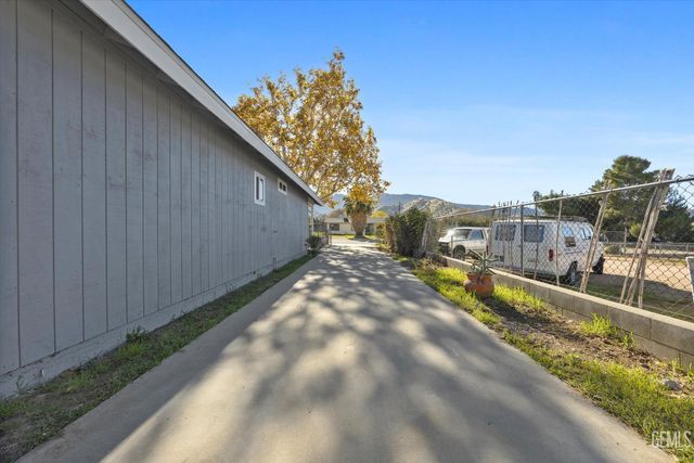 2829 Alta Sierra Avenue, Lake Isabella, CA 93240