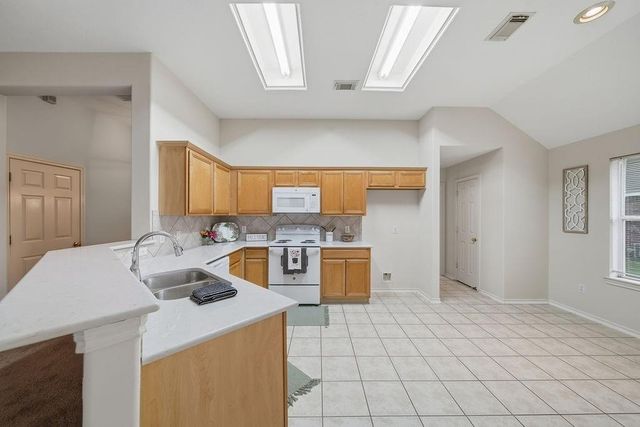 607 29th Avenue N, Texas City, TX 77590