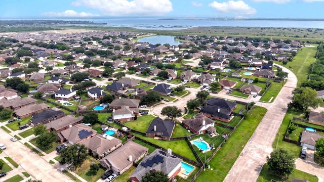 607 29th Avenue N, Texas City, TX 77590