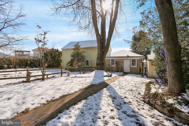 142 W PHILADELPHIA AVE, Boyertown, PA 19512