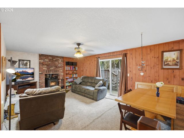36305 YOCUM Loop, Sandy, OR 97055
