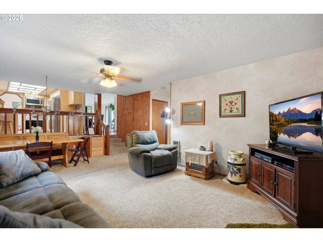 36305 YOCUM Loop, Sandy, OR 97055